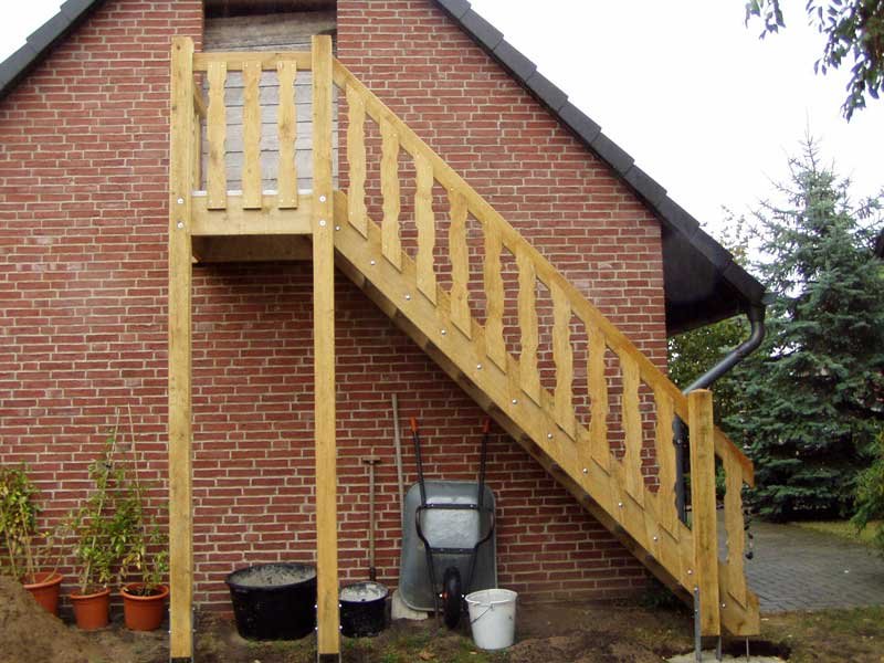 Wetterfeste Außentreppe aus Holz