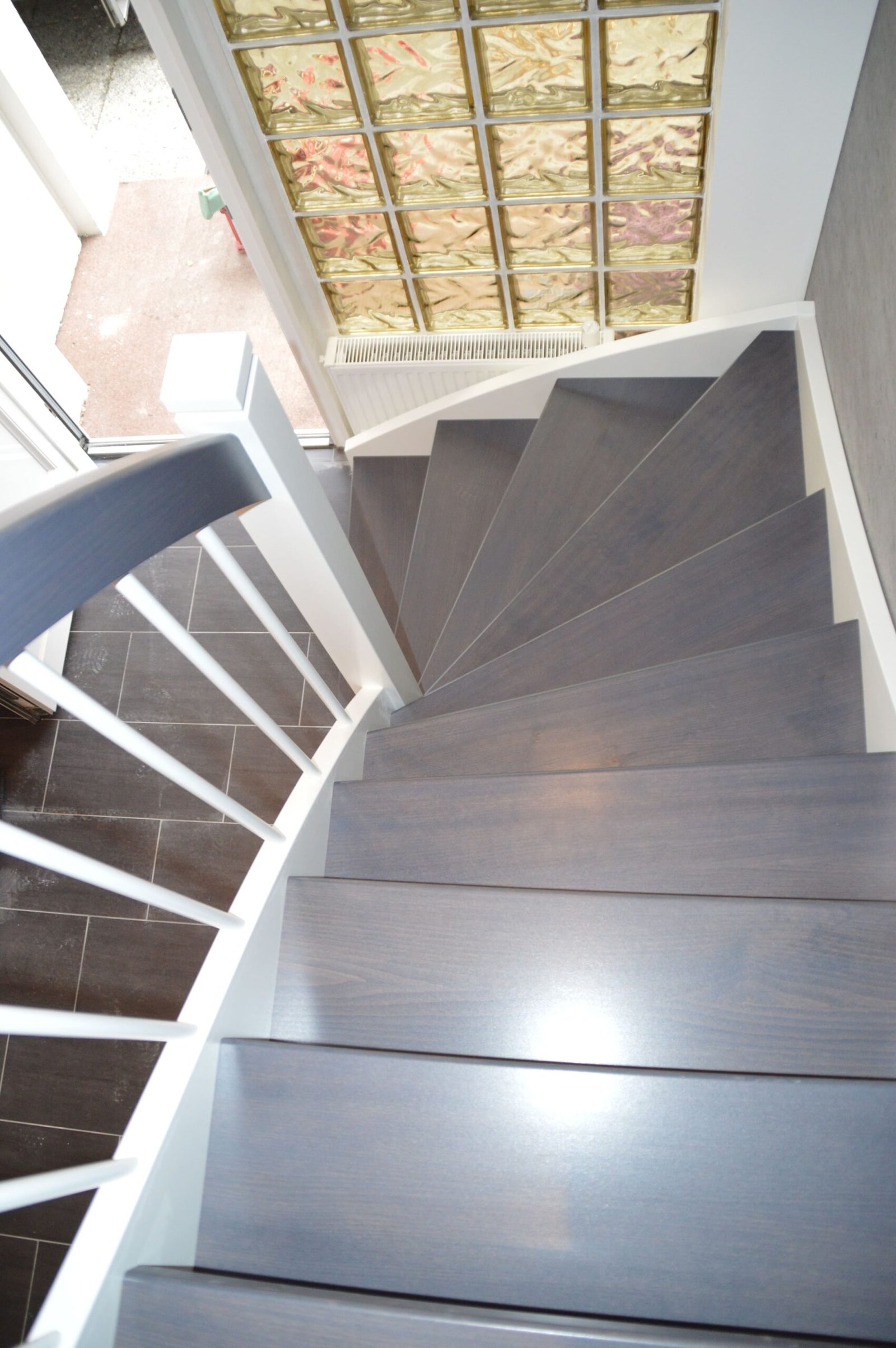 Treppe weiß-grau Variante 4